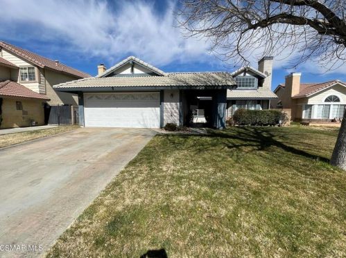 1129 Geraldine Ln, Lancaster, CA 93535-4877