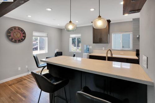 695 12th St, San Jose, CA 95112-2356