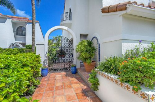 5566 Ocean Blvd, Boynton Beach, FL 33435-7085