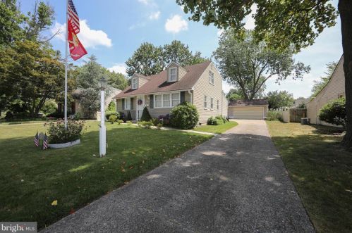 228 Moore Ave, Barrington, NJ 08007-1226