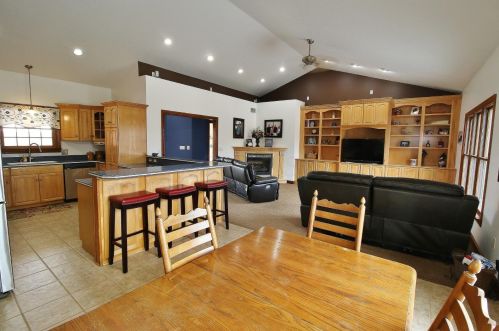 6225 Foundry Dr, Nashport, OH 43830-9076