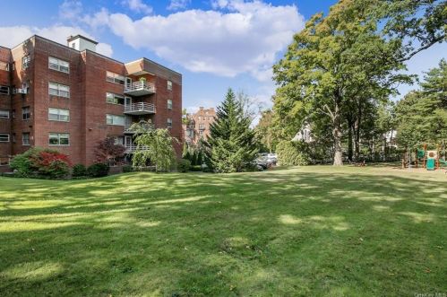 50 Popham Rd, Scarsdale NY  10583-4253 exterior