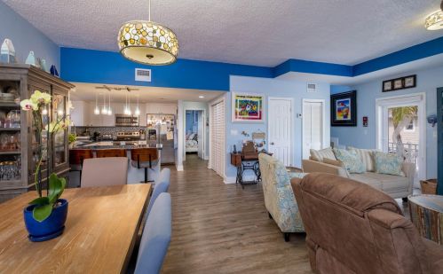 16 Corrine Pl, Key Largo FL 33037-4203 exterior