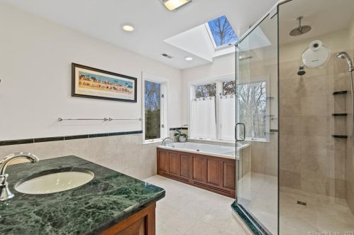 86 Crosswinds Dr, Groton CT  06340-4870 exterior