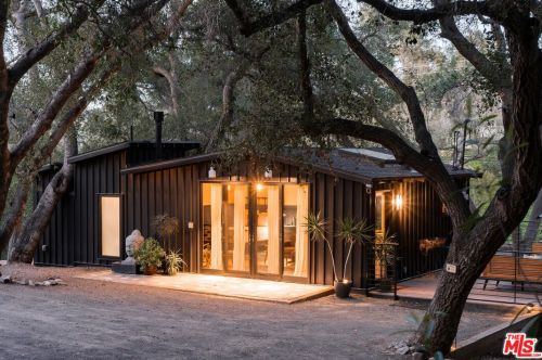 807 Robinson Rd, Topanga CA  90290-3629 exterior