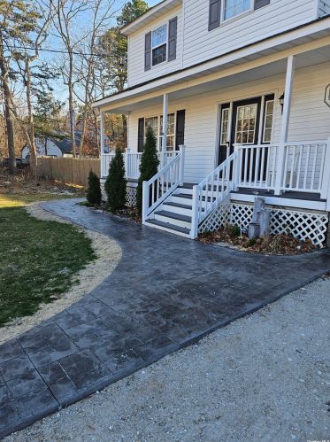 146 Raynor Rd, Panamoka, NY 11961-1900