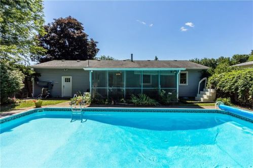 10 Holiday Ln, Canandaigua NY  14424-1426 exterior