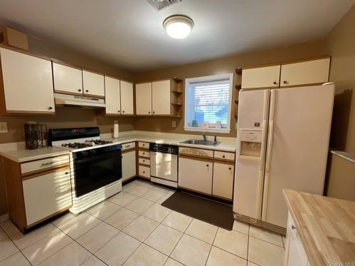 18 Lk Ave, Hillburn NY  10931-9002 exterior