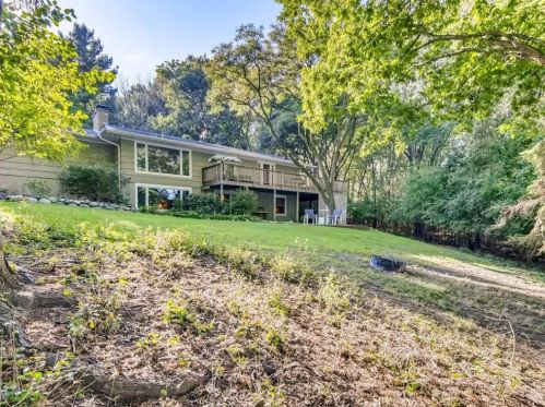 737 Amber Dr, Saint Paul MN 55122-2059 exterior