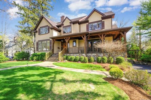 37 Wynmor Rd, Scarsdale, NY 10583-7262