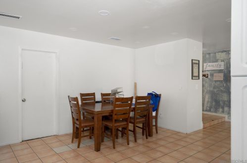 6342 Farley Dr, San Diego CA  92122-3025 exterior