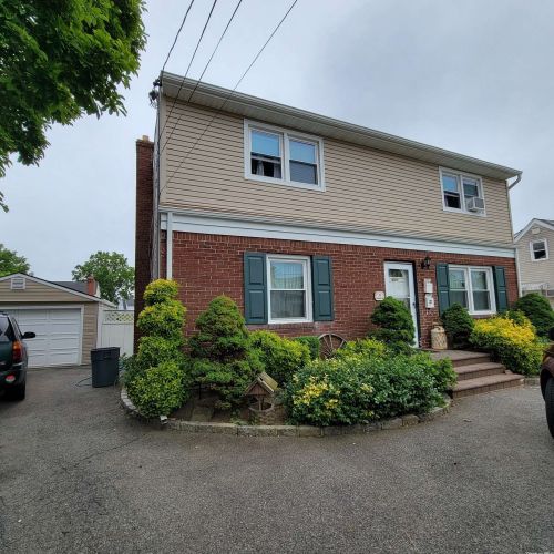34 Lexington Ave, Westbury, NY 11590-4478