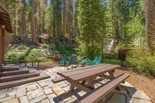 15805 Conifer Dr, Truckee CA exterior