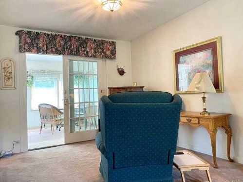 242 Dahlia Dr, Mahopac NY  10541-3768 exterior
