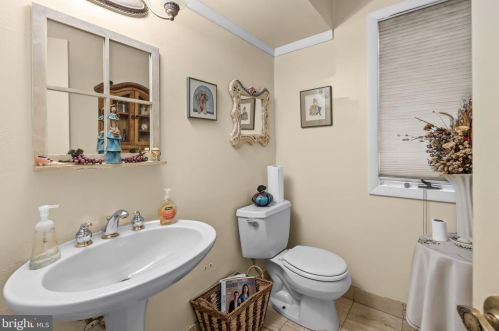 402 Ramsey Rd, Yardley PA 19067-4642 exterior