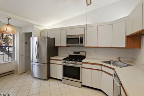 84 Whitehead Ln, East Brunswick NJ  08816-5633 exterior