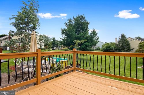 5447 Pond Rd, Harrisburg PA 17111-3765 exterior