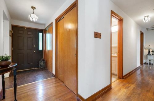 147 Bradford Rd, Bradfordwoods, PA 15015-1243