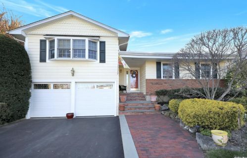 37 Saber Dr, San Remo, NY 11754-2833