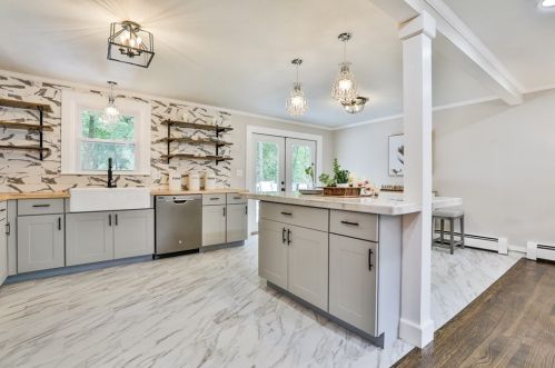 8 Justin Ave, Salem NH  03079-2319 exterior