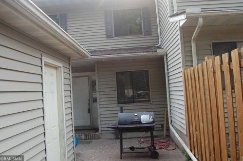 223 Bridlewood Dr, Saint Paul, MN 55119-4669