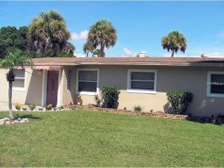 7488 Cass Cir, Sarasota, FL 34231-7034