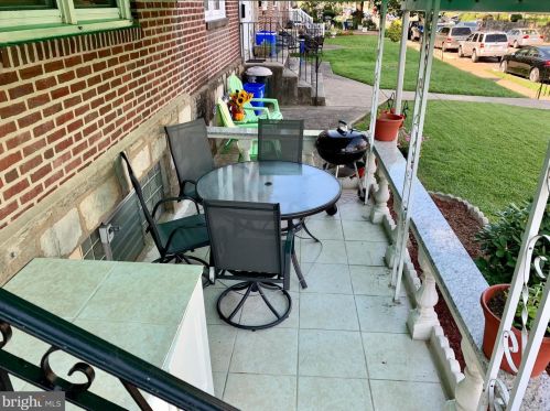 7221 Erdrick St, Philadelphia PA 19135-1014 exterior