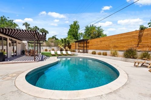 46500 Cameo Palms Dr, La Quinta CA  92253-2016 exterior
