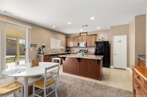 1724 Milling St, Lancaster CA exterior