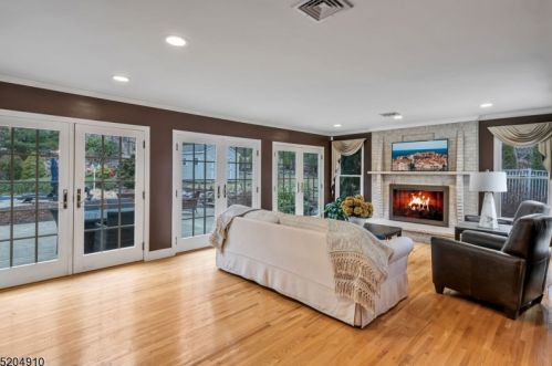 19 Marisa Ct, West Milford NJ  07480-3000 exterior