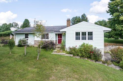122 Briar Hill Rd, New Castle, PA 16105-6402