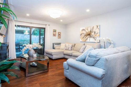 18 Granada Cres, White Plains, NY 10603-1225