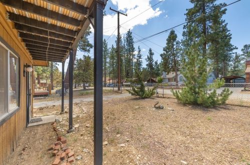 236 Whipple Dr, Big Bear City CA  92314-9163 exterior
