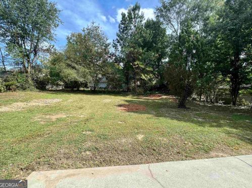 1011 Chapman Cir, Stone Mountain GA  30088-2549 exterior