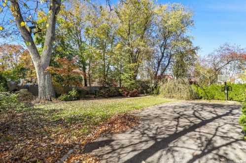 9 Avondale Rd, White Plains NY  10605-4101 exterior