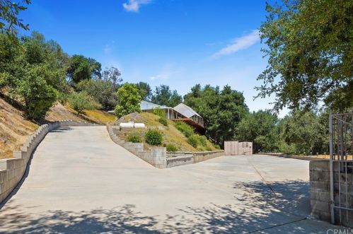 47445 Rainbow Oaks Dr, Temecula CA  92592-2937 exterior