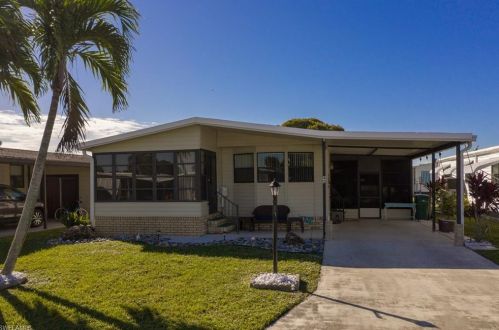 40 Aquamarine Ave, Naples, FL 34114-8200