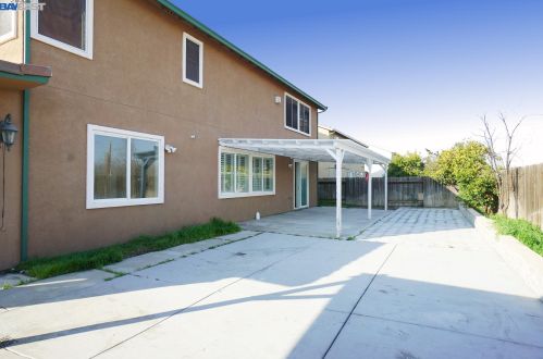 682 Vasconcellos Ave, Manteca CA  95336-8546 exterior