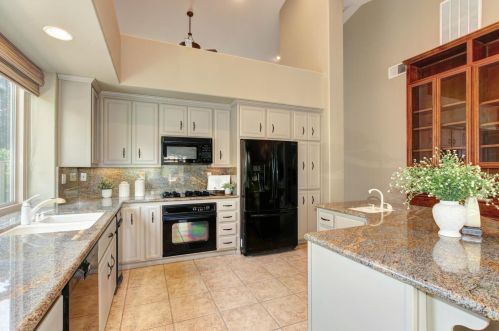 1000 Souza Dr, Folsom CA  95762-7550 exterior