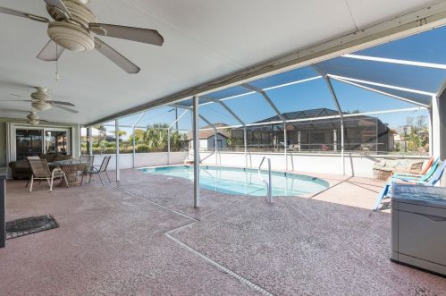 107 Ridgecrest Dr, Fort Pierce FL  34953-5450 exterior