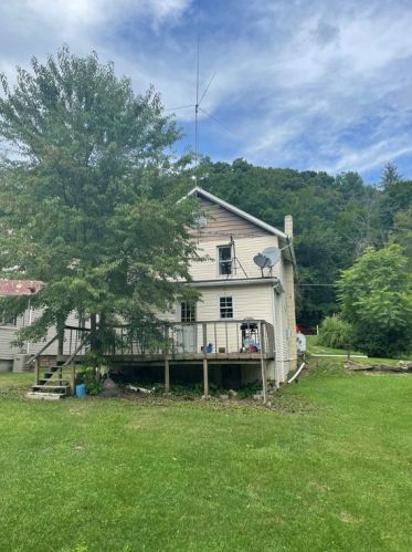 202 Jefferson St, Clymer, PA 15728-1023