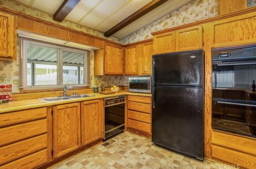 1325 Medallion St, Redlands CA  92374-2666 exterior