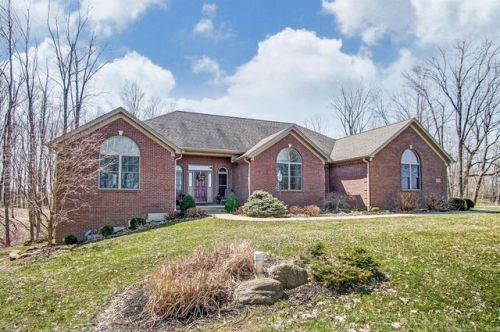 1029 Knollhaven Rd, Xenia, OH 45385-8449
