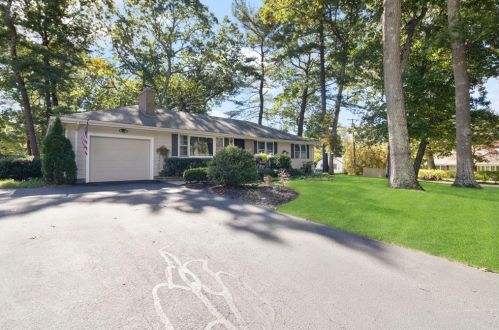 133 Brookhaven Rd, North Kingstown, RI 02852-1973