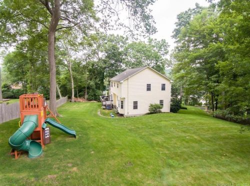 45 Marva Ln, Stamford, CT 06903-4938