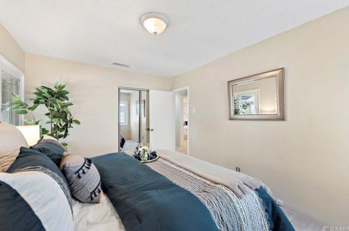 6546 Clybourn Ave, North Hollywood CA  91606-2730 exterior