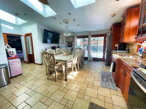 82 Whaley Ave, Bethpage NY  11714-5250 exterior