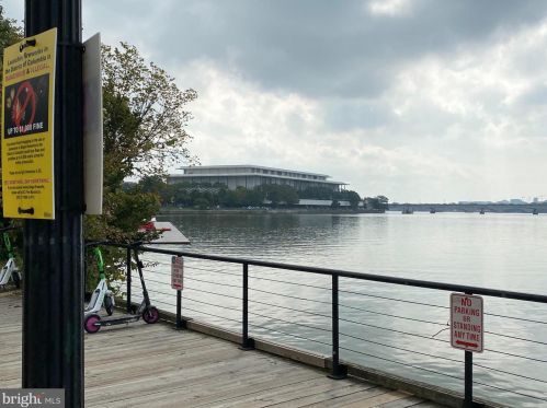 940 25th St, Washington DC  20037-2100 exterior