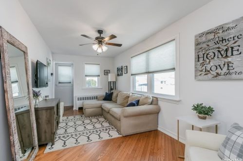 650 7th St, North Lindenhurst, NY 11757-5512