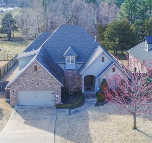 1815 Candleshoe Dr, Fayetteville, AR 72701-2895